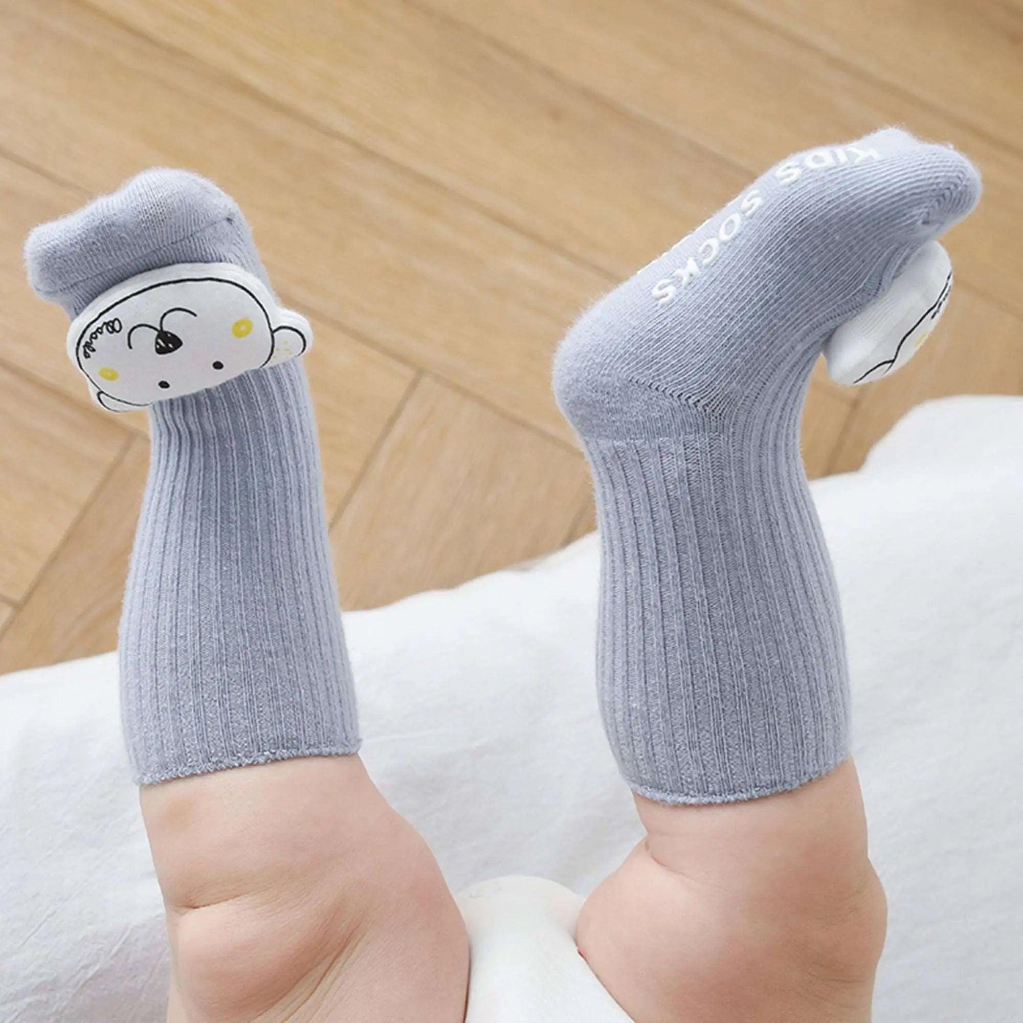 Presentset till nyfödd pojke – Snuttefilt, halksockor & haklapp (blå)-1