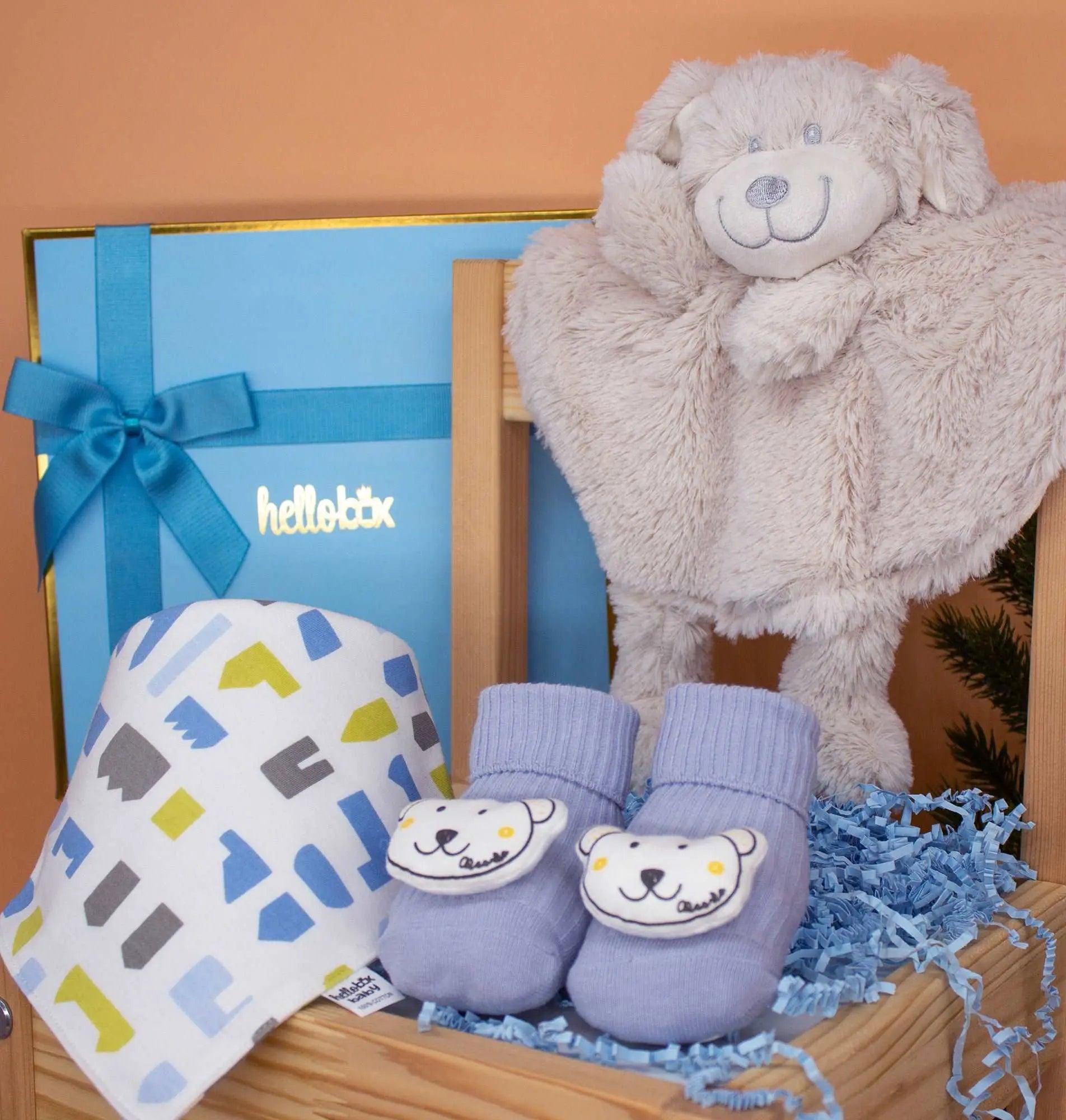 Presentset till nyfödd pojke – Snuttefilt, halksockor & haklapp (blå)-3